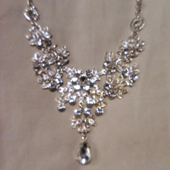 Large Teardrop Rhinestone Crystal Statement Necklace & Earrings - Picture 2 of 4